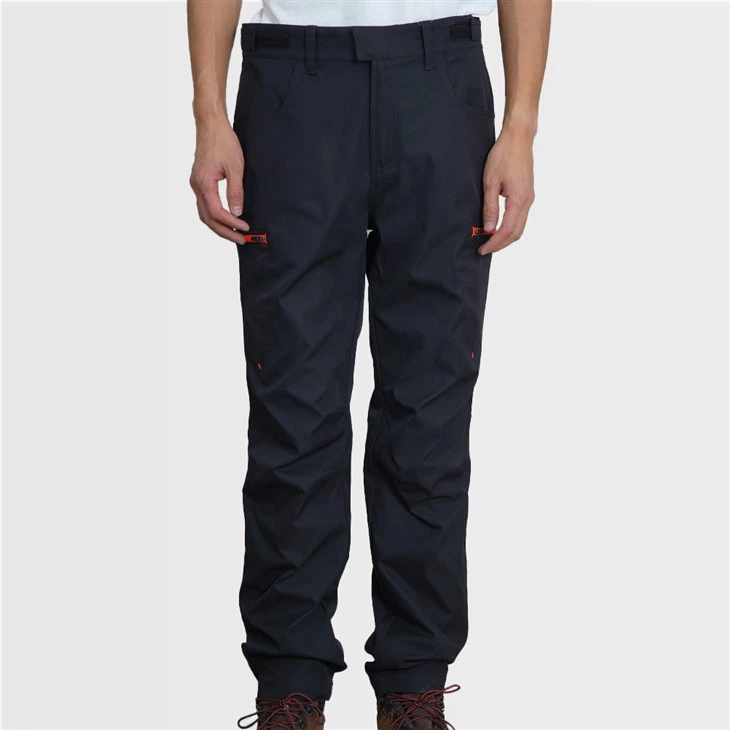 Klassikalised venivad püksid meestele